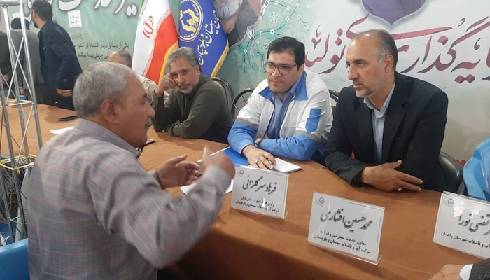 برپایی میز خدمت جهادی در مصلی زاهدان