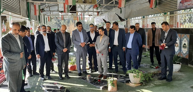 مشاور وزیر نیرو در امور ایثارگران با شهدای زاهدان تجدید میثاق کرد