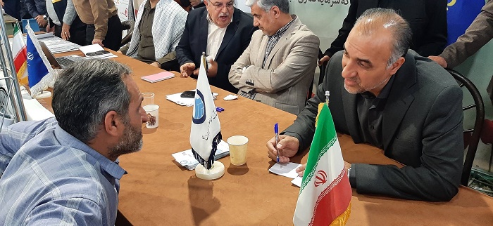 برگزاری میز خدمت آب و فاضلاب در مصلی نماز جمعه